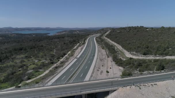 Autobahnüberführung aus der Luft — Stockvideo