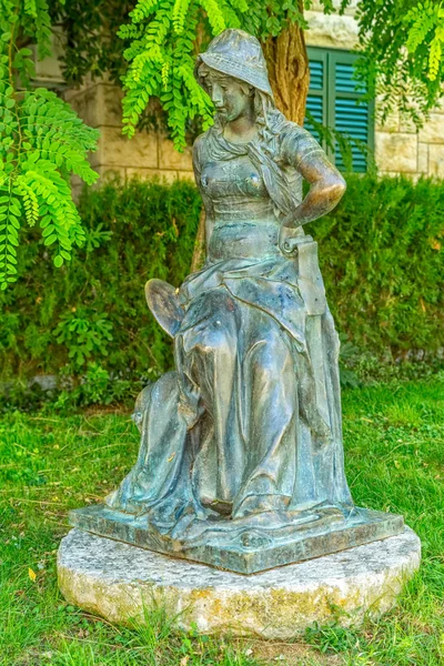 Estatua de niña en Supetar — Foto de Stock