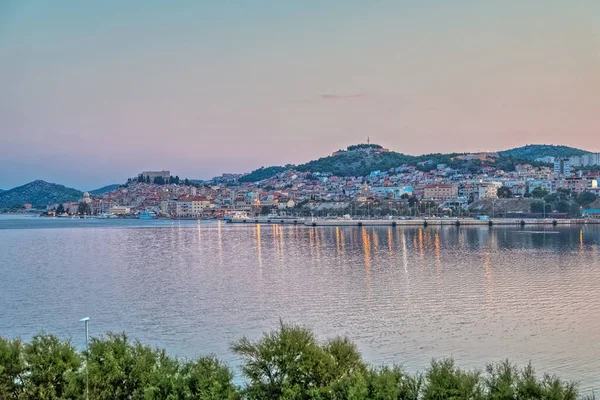 Vieille ville de Sibenik vue panoramique au coucher du soleil — Photo