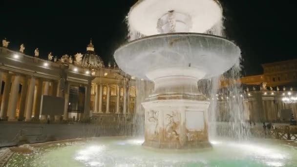 Brunnen auf dem Petersplatz im Vatikan — Stockvideo