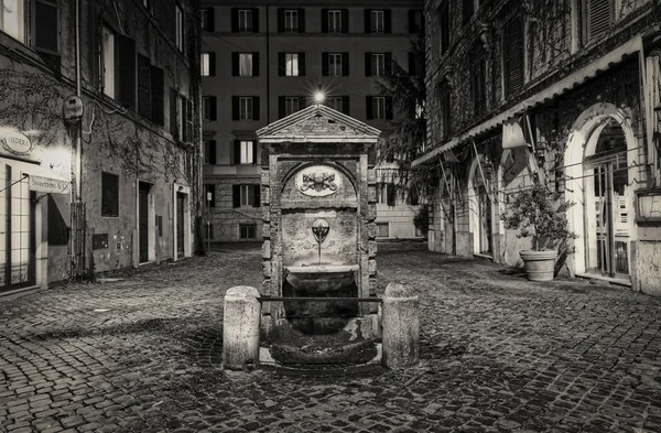 Fontana di Piazza del Catalone — стокове фото