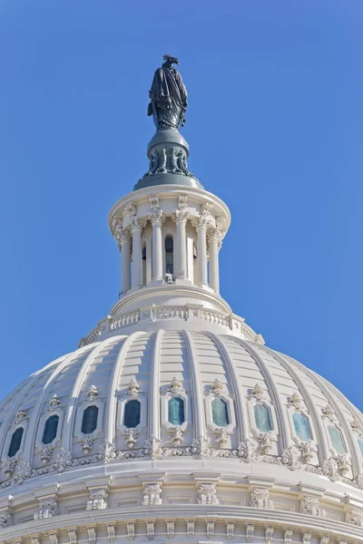Купол здания Капитолия США в Вашингтоне — стоковое фото