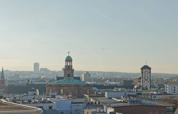 Frankfurter Panorama-Luftaufnahme im Wintermorgen — Stockfoto