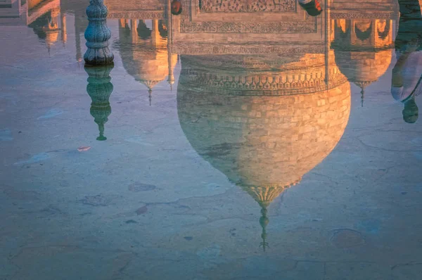 The Taj Mahal reflection, India — Stock Photo, Image