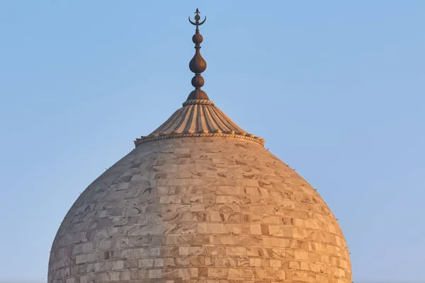 De beroemde Taj Mahal koepel, India — Stockfoto