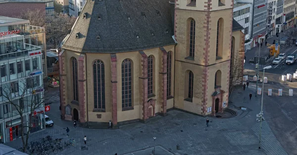 Frankfurt Saint Catherine Protestan Kilisesi girişi havadan görünümü — Stok fotoğraf