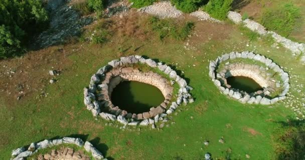 Romeinse Wells Aerial in Rajcice in de buurt van Split — Stockvideo