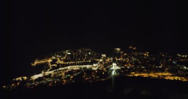 Gece Dubrovnik eski kasaba panoraması