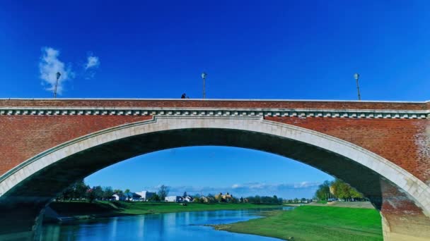 De oude brug Sisak — Stockvideo