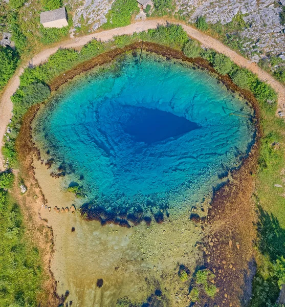 Джерело річки Цетина (Хорватія). — стокове фото