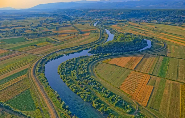 Uitzicht vanuit de lucht op de rivier Cetina, Kroatië — Stockfoto