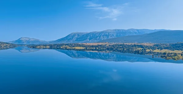 Reservatório lago Peruca no rio Cetina, Croácia — Fotografia de Stock