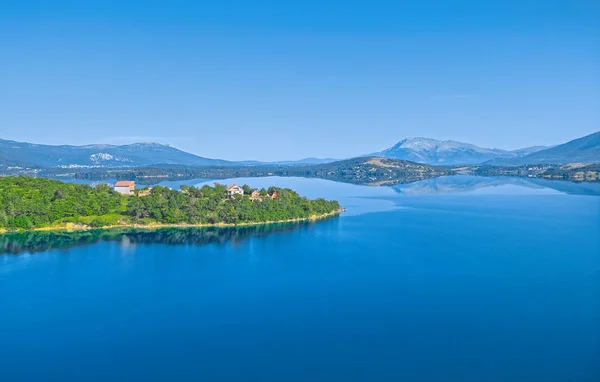 Reservatório lago Peruca no rio Cetina, Croácia — Fotografia de Stock