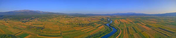 Vue aérienne panoramique de la rivière Cetina, Croatie — Photo