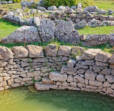 Split yakınlarındaki Rajcice Roma kuyuları detay