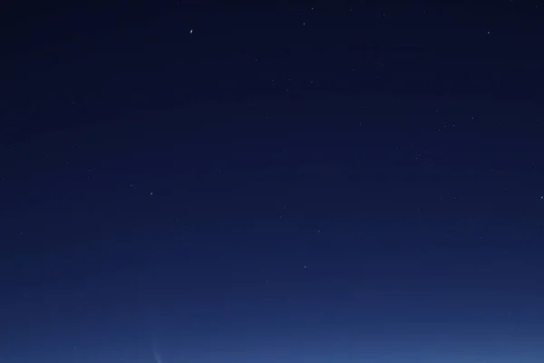 雲上のC 2020 Neowise 彗星の様子 — ストック写真