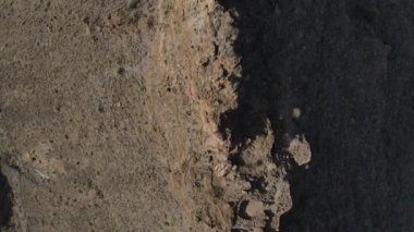 Büyük Kanarya Adası 'ndaki heybetli, derin kanyona bakın.