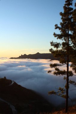 Sabahları bulutlar denizi manzarası