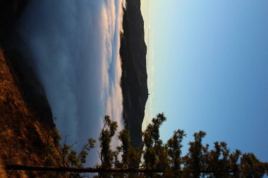 Sabahları bulutlar denizi manzarası