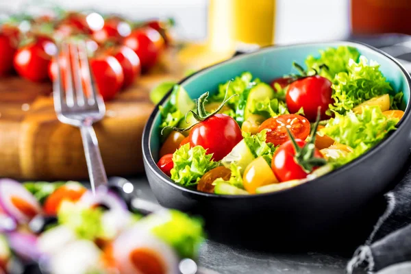 Groente Salade Kom Keukentafel — Stockfoto