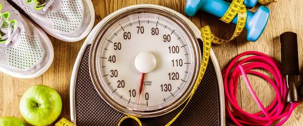 Sport Und Trainingsgeräte Auf Holzboden Mit Gesunden Snacks Gewichtsverlust Und — Stockfoto