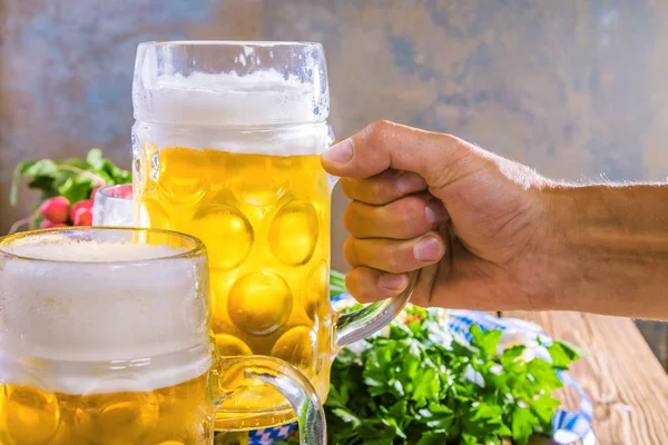 Oktoberfest Cerveja Pretzels Várias Especialidades Bávaras Sobre Fundo Madeira — Fotografia de Stock