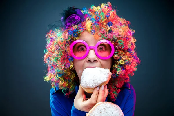 Mulher Feliz Vestindo Peruca Cor Com Itens Festa — Fotografia de Stock