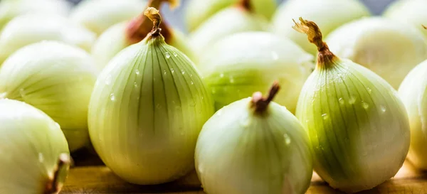 Fatias Cebola Cebola Tábua Corte Madeira — Fotografia de Stock