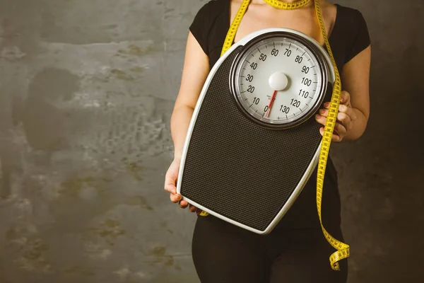 Dieta Peso Giovane Donna Con Una Scala — Foto Stock