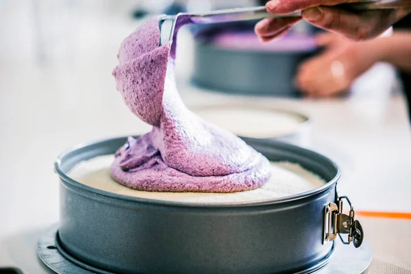 Tészta Bolt Pékség Így Torták Sütemények Kész Női Kezek — Stock Fotó