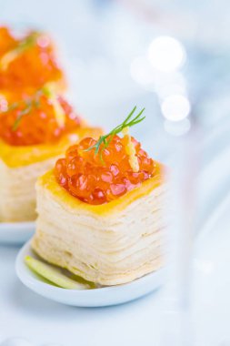 Kırmızı havyarlı tart 