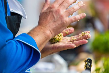 Şef Vegitabeles yastıkları Burger için yapma 