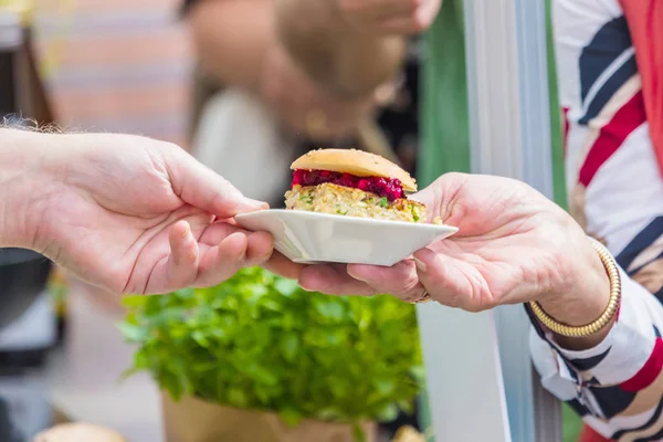 Veganer Burger Auf Street Food Festival — Stockfoto