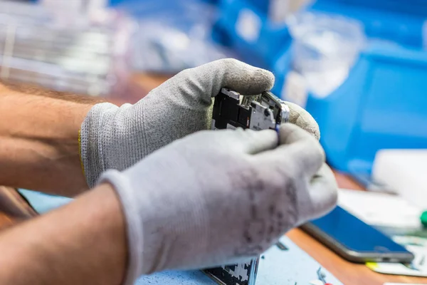 Fotos Primer Plano Que Muestran Proceso Reparación Del Teléfono Móvil — Foto de Stock