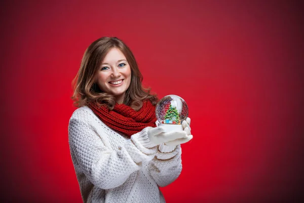 Різдвяна Усміхнена Жінка Светрі — стокове фото