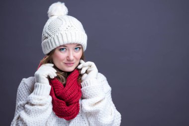 kazaklı Noel gülümseyen kadın ve 