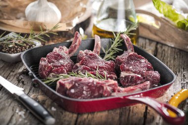 Taze geyik eti raf yakın çekim