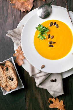 Tablo taze kabak çorbası