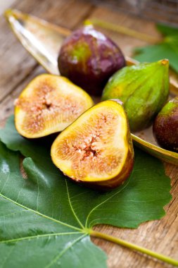 Taze incir meyve kesme