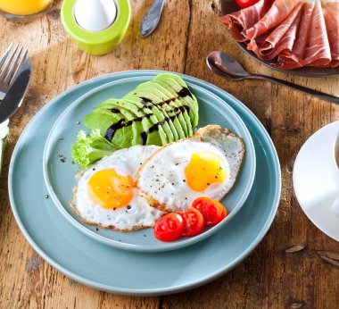 Ev yapımı lezzetli Amerikan kahvaltı