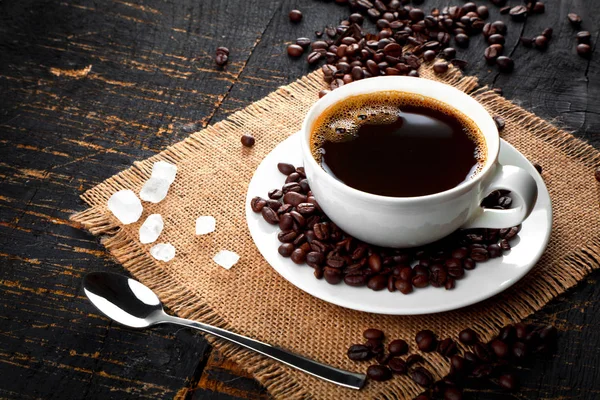 Kopp Varm Kaffe Dryck Med Kaffe Bönor — Stockfoto