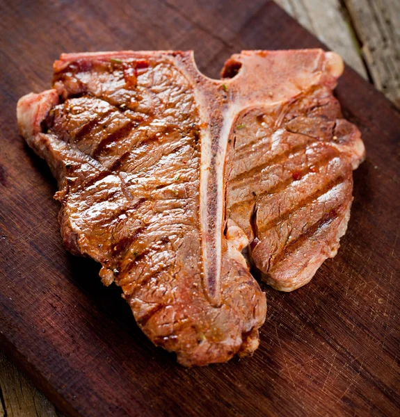 Carne Res Filetes Hueso Sobre Tabla Madera — Foto de Stock