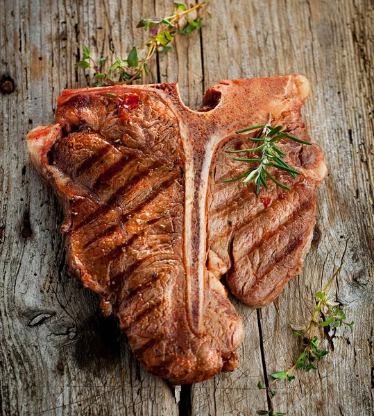 Carne Res Filetes Hueso Sobre Tabla Madera — Foto de Stock