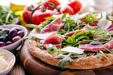 Taze Rucola Pizza parma jambonu ile