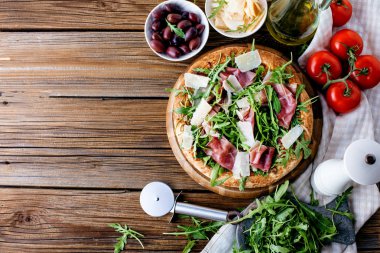 Taze Rucola Pizza parma jambonu ile