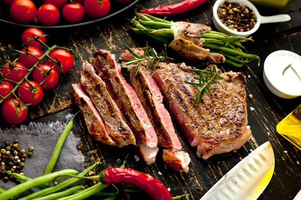 Fresh Grilled Meat Grilled Beef Steak Medium Rare Wooden Cutting — Stock Photo, Image