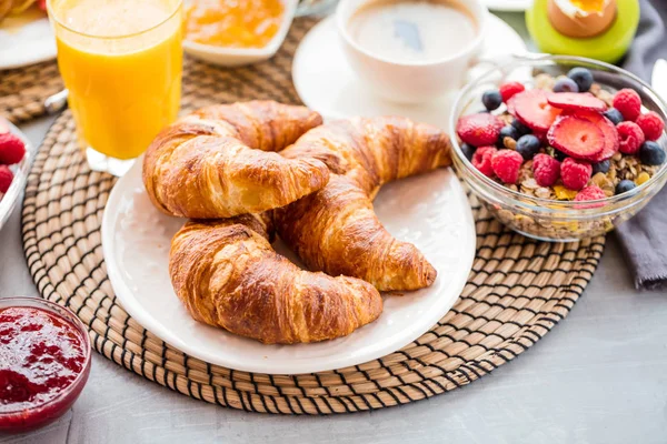 朝食は コーヒー オレンジ ジュース クロワッサン — ストック写真