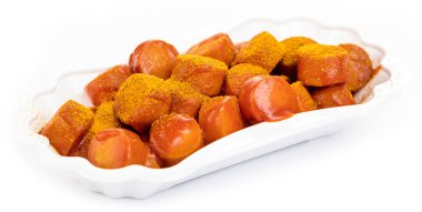 Geleneksel Alman currywurst izole