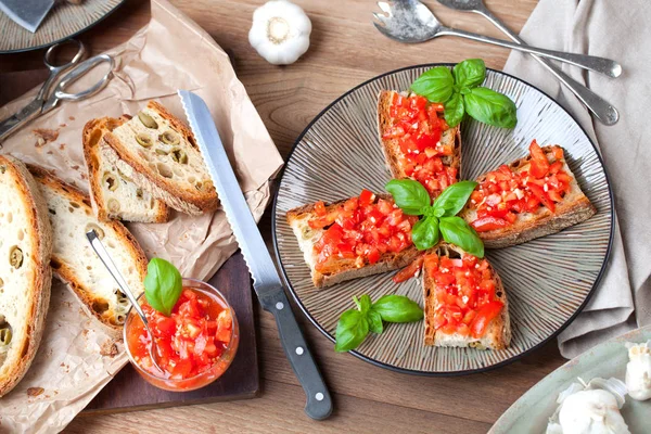 Concepto Cocina Italiana Bruschettas Con Pesto Tomates — Foto de Stock