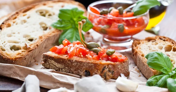 Concetto Cucina Italiana Bruschette Pesto Pomodori — Foto Stock